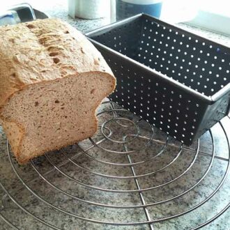 Master Class Brotbackform 15 cm perforiert – Bild 2