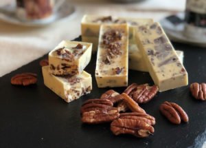 Rezept Schokoladenriegel weiß mit karamellisierten Pekannüssen lowcarb