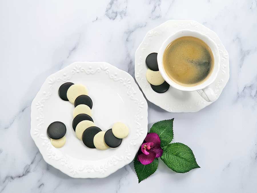 CHOKETO Taler zum Naschen SCHWARZE UND WEISSE SAHNE - low carb & keto Schokolade - handgemacht - Schokoladenchips Snack zuckerfrei
