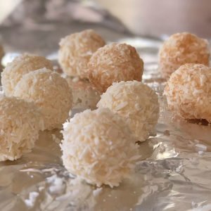 https://staging5.lowcarb-glutenfrei.com/rezept-kokostrueffel-kokospralinen-lowcarb-zuckerfrei-keto/