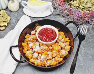 Rezept Kürbis-Zimtschmarrn mit Apfel Pflaumenröster und Vanillisauce lowcarb glutenfrei