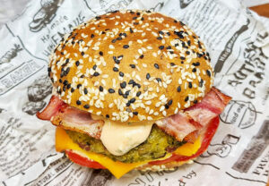 Rezept Broccoli Speck Käse Burger mit Brioche Speck Bun keto low-carb glutenfrei