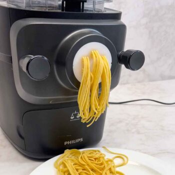 Zubereitung-Pastazauber-mit-Pastamaker-low-carb-keto-Pastamehl-glutenfrei